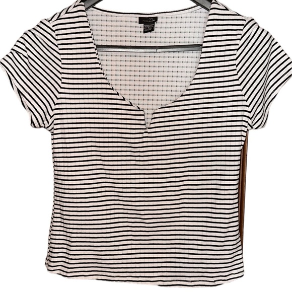 RUE21 Women’s Stripes Top - Picture 1 of 5